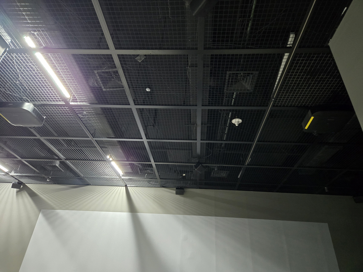 열린수장고 기획전 《아피찻퐁 위라세타쿤》