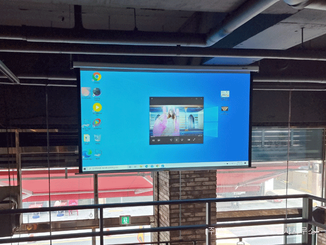 김포 OO족발집 캐논코리아 C-L50X LCD 프로젝터와 수동 120인치 4:3 스크린설치사진