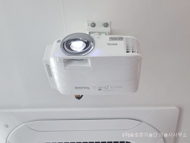 인천 OO수학학원 벤큐 DX808ST DLP 단초점 프로젝터 설치사진