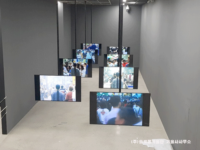 청주 현대미술관 5층 전시관 빔프로젝터와 TV설치 사진
